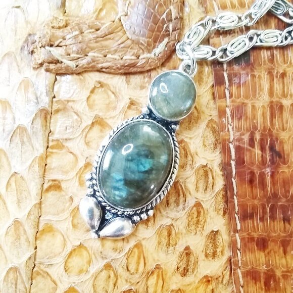 Green Labradorite w. Flash Necklace ~ .925 ~ Intricate Stainless Steel Chain 20" - Picture 1 of 10